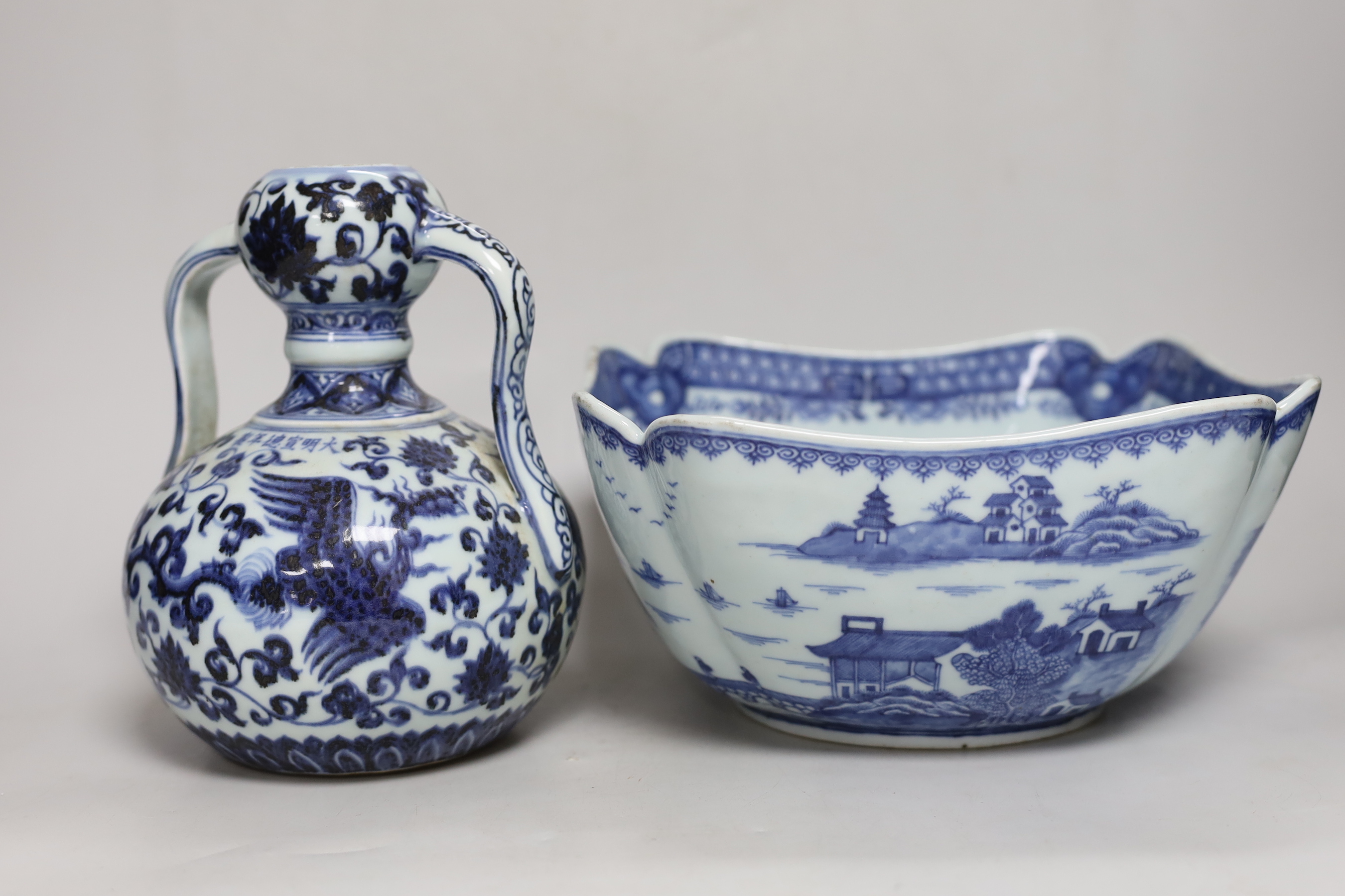 A Chinese blue and white bowl and two handled double gourd vase, tallest 21cm